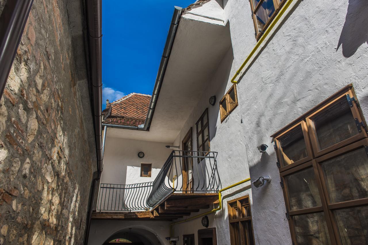 Апарт отель Casa Veche Брашов Экстерьер фото