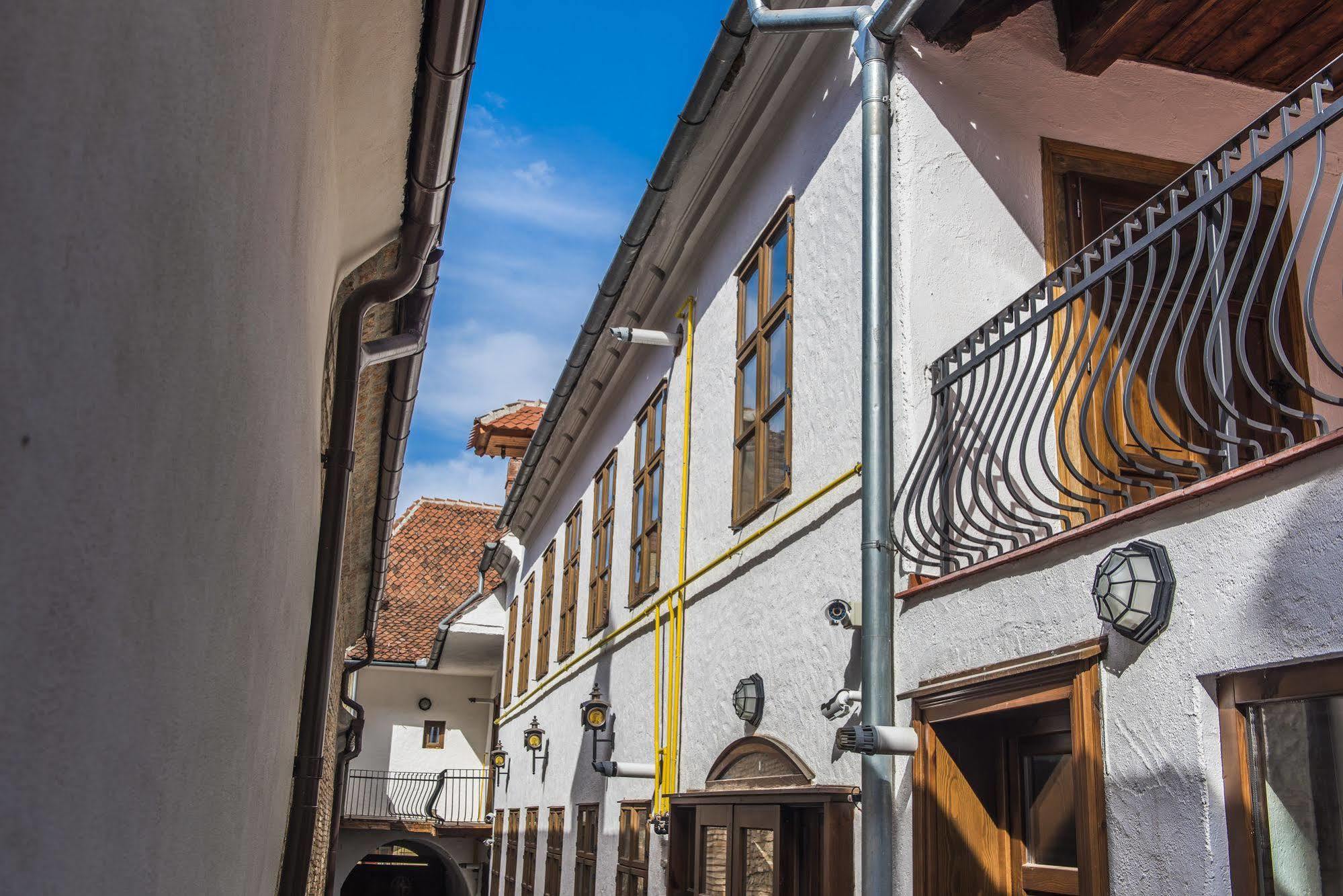 Апарт отель Casa Veche Брашов Экстерьер фото